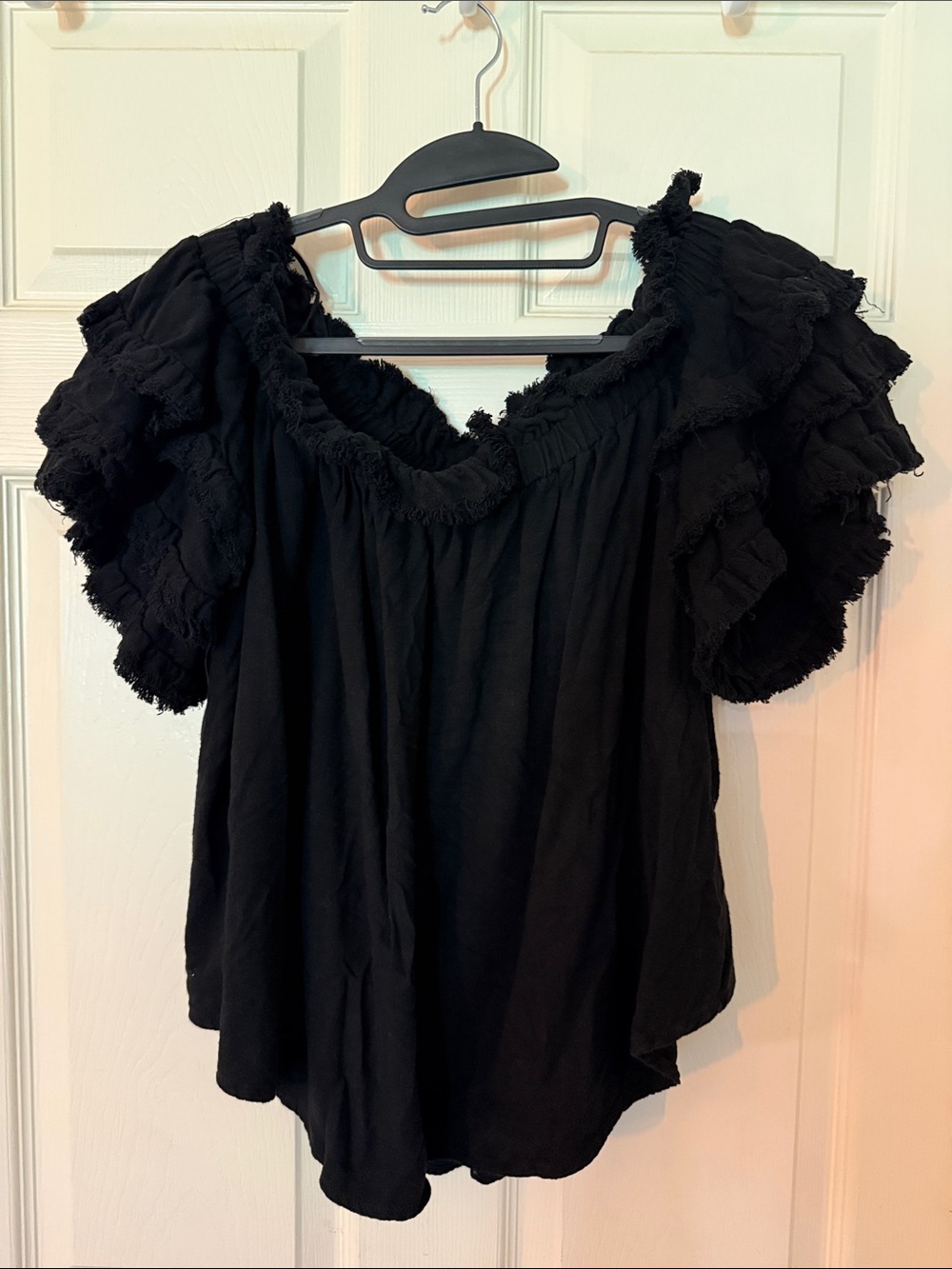Umgee Black Raw-Edge Ruffle Sleeve And Collar Off-The-Shoulder Blouse